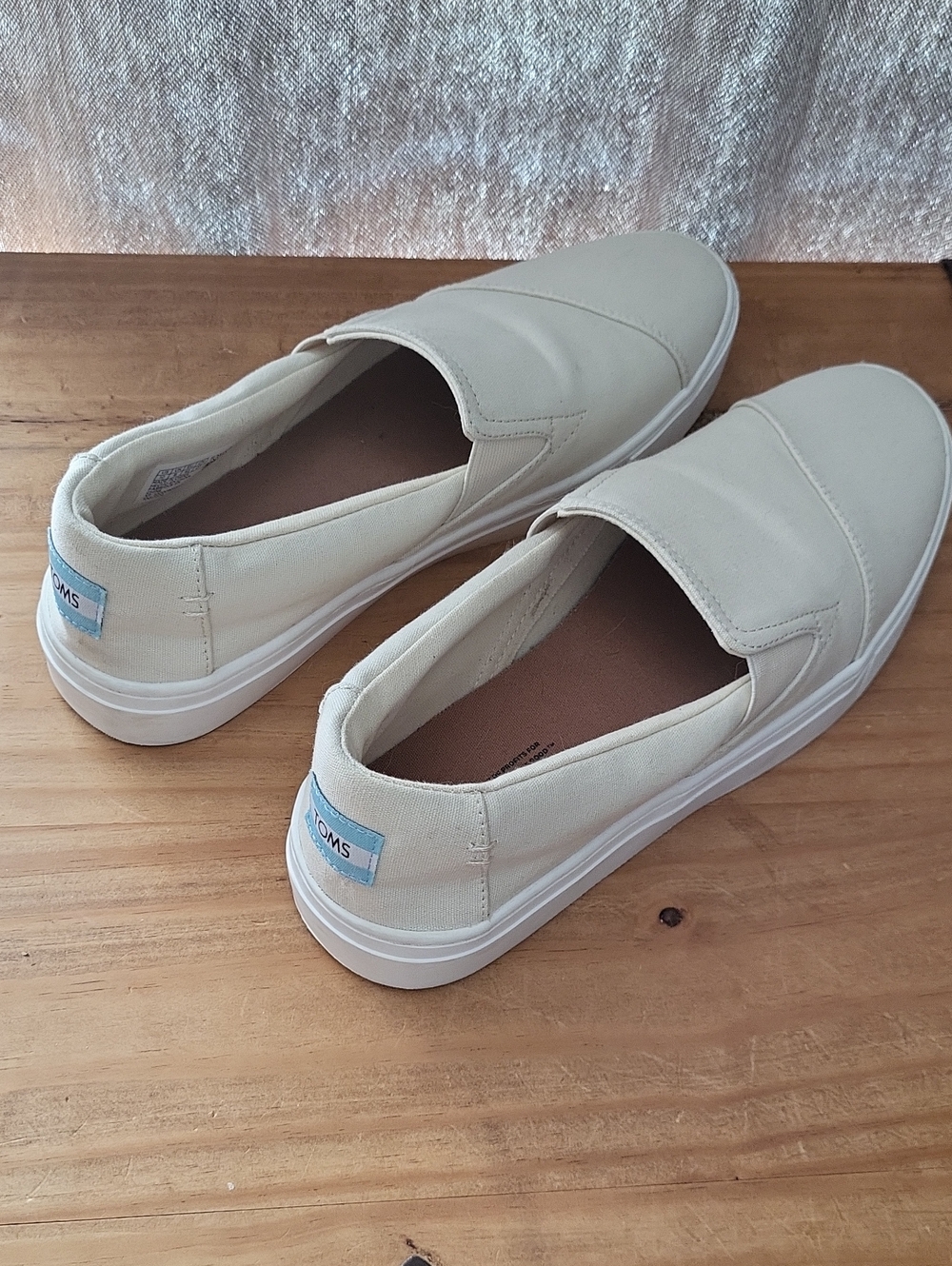Toms Slip-On Canvas Sneakers in Cream Womens size 10
